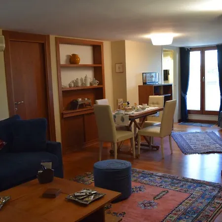 Le Petite Apartament